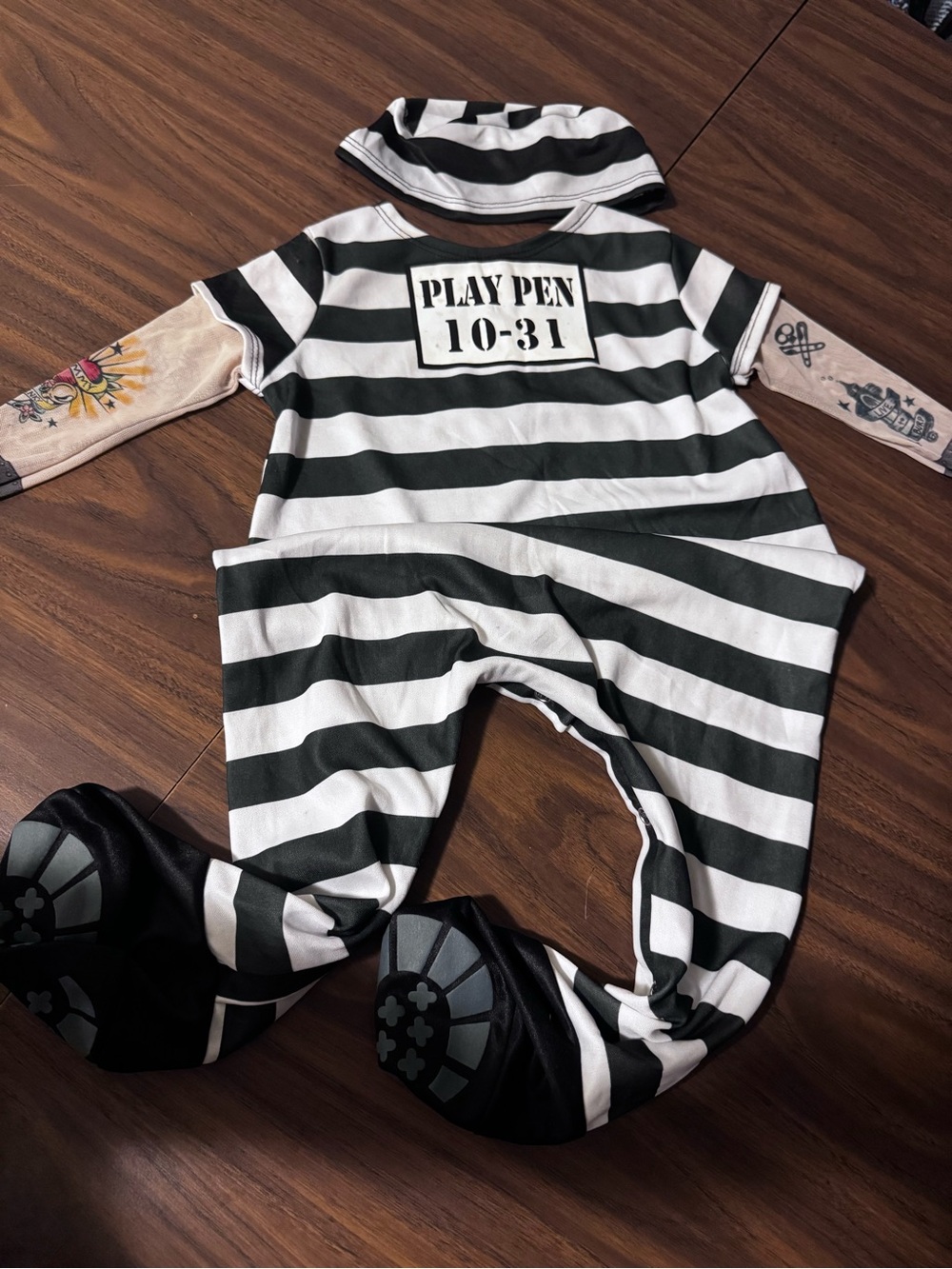 Costume 2 pieces Jail Baby read post